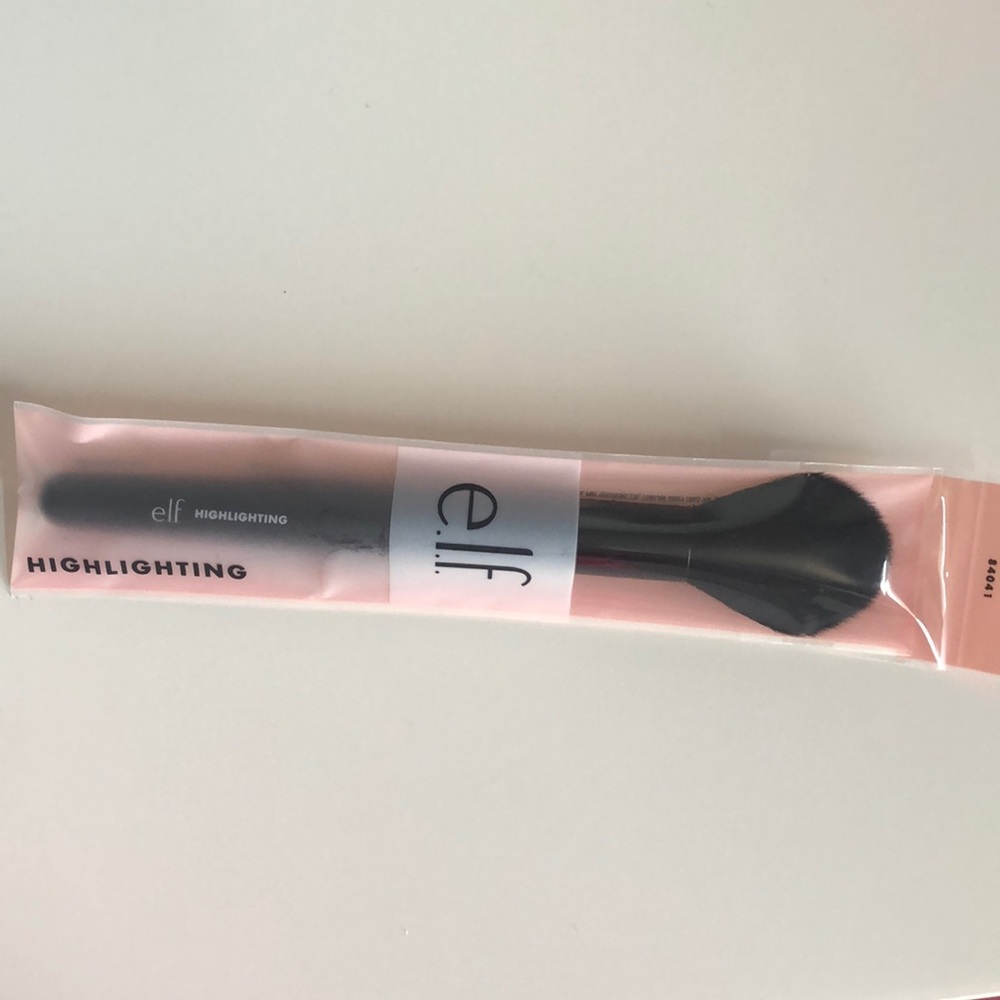 SOLD - 🌼7x$25- e.l.f. Highlighting Blush